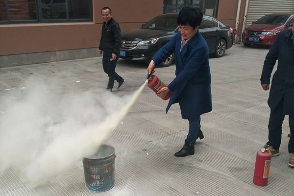 敲響火災警鐘，鞏固防火意識——洛茲服飾舉行消防知識培訓與火災演習